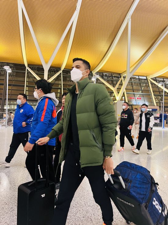 比赛第42分钟，阿瑙托维奇进球，但国米后卫比塞克在进球前有疑似推人的犯规动作。